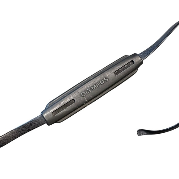 Vintage Olympus OM-1 35mm Photography Camera with Flash Attachment and Cases - Picture 12 of 16